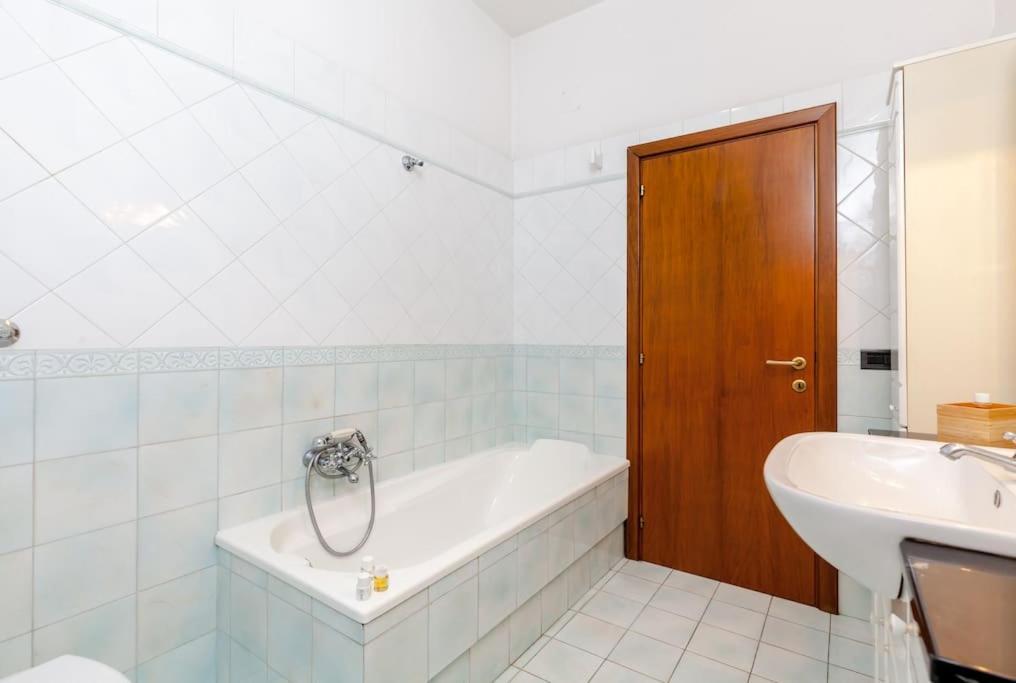 Relax- 7 Posti A Pochi Passi Dal Mare Apartman Porto San Giorgio Kültér fotó